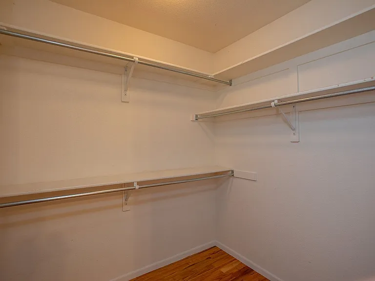 1076 Fairfield Ave — Photo 35