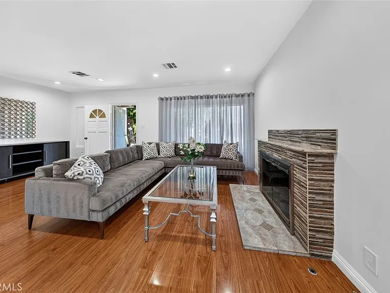 11407 Delano St — Photo 8