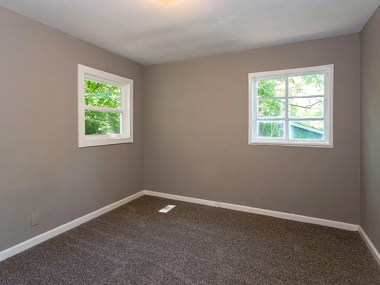 204 McCormick Ave — Photo 13