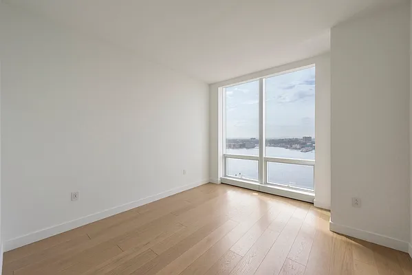 Rented by SERHANT. | media 15