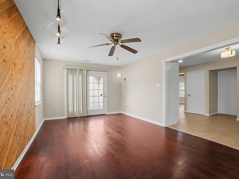 109 Stratton Ln — Photo 13