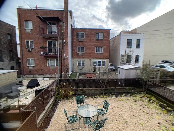 4th image of 2609 29th St #2