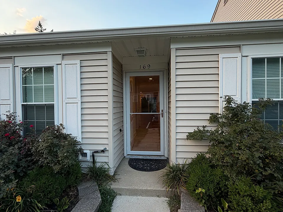 169 Devon Ct