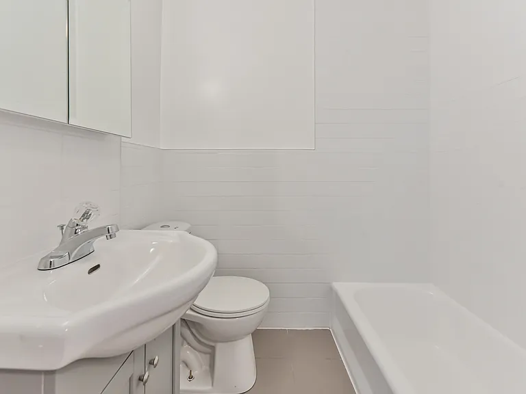 224 Saint George St — Photo 13