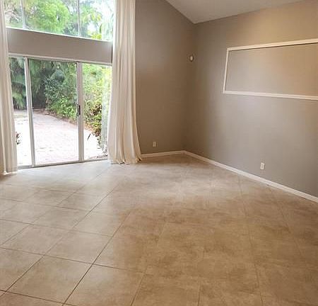 5th image of 5242 Victoria Cir
