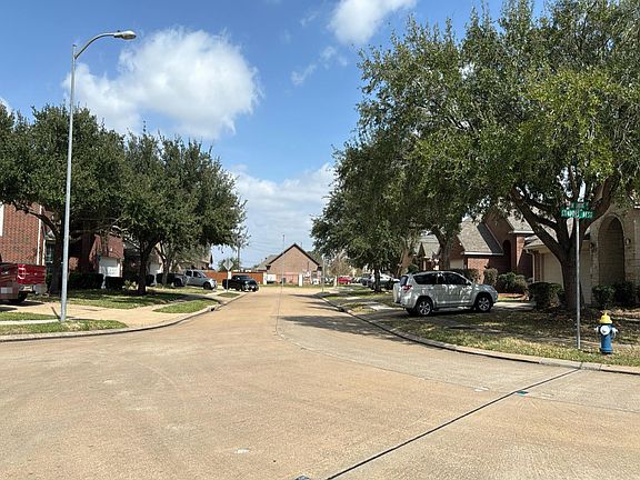 5th image of 903 Owl Landing Dr