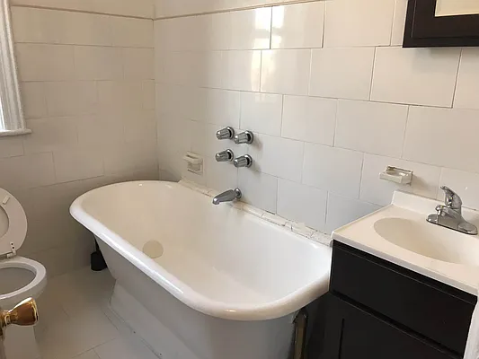 Rented by Edward Gugenheim, LREB | media 17