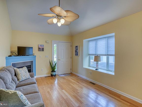 5th image of 15 Cypress Ln