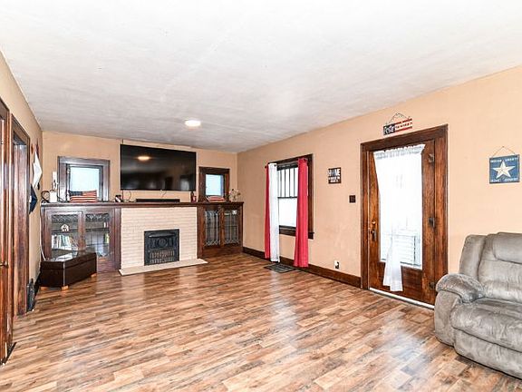 4th image of 1209 S H St