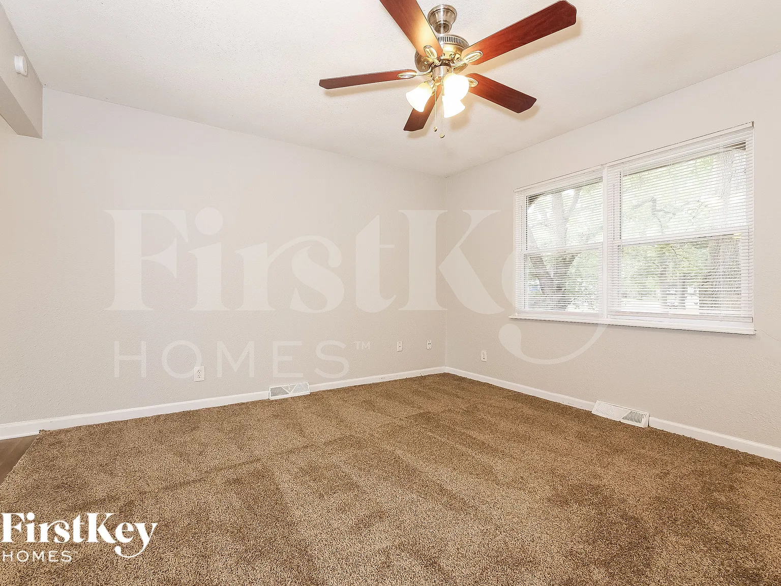 3 bed, 2.0 bath, 1008 sqft, $1,945 — Photo 2