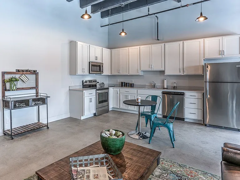 Dahlman Flats — Photo 10