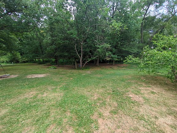 3rd image of 616 Oak Dr
