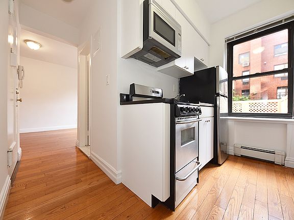 3rd image of 312 W 23rd St APT 2P