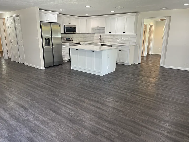 1805 N Manhattan Ave — Photo 2