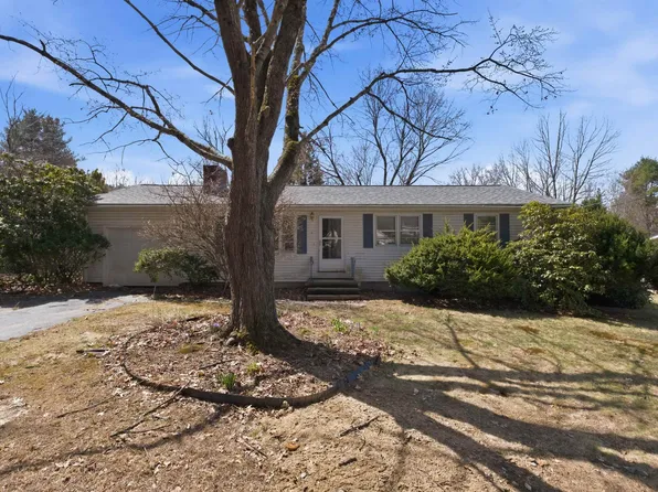 11 Thompson Avenue, Hooksett, NH 03106