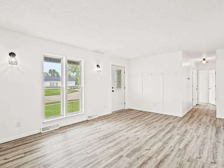 3412 Nottingham Ct — Photo 5