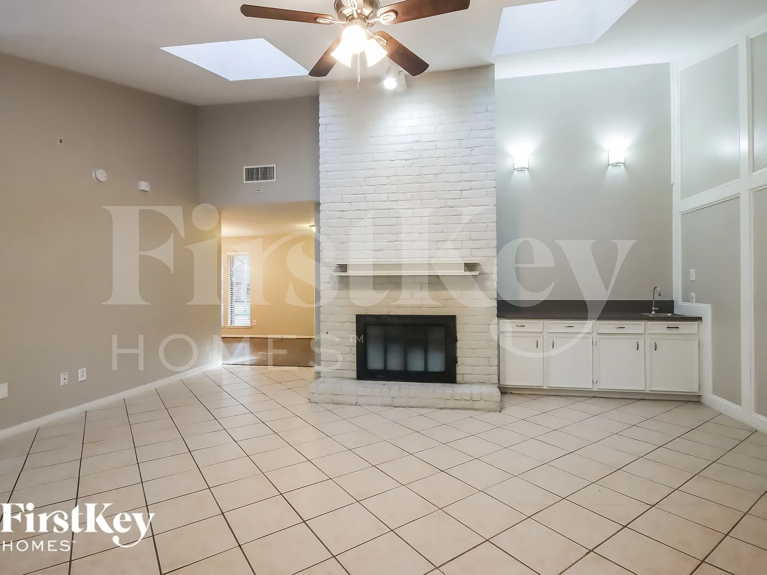 3 bed, 2.0 bath, 2184 sqft, $2,225 — Photo 4