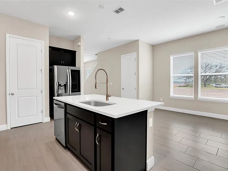 2953 Voyager Ave — Photo 14