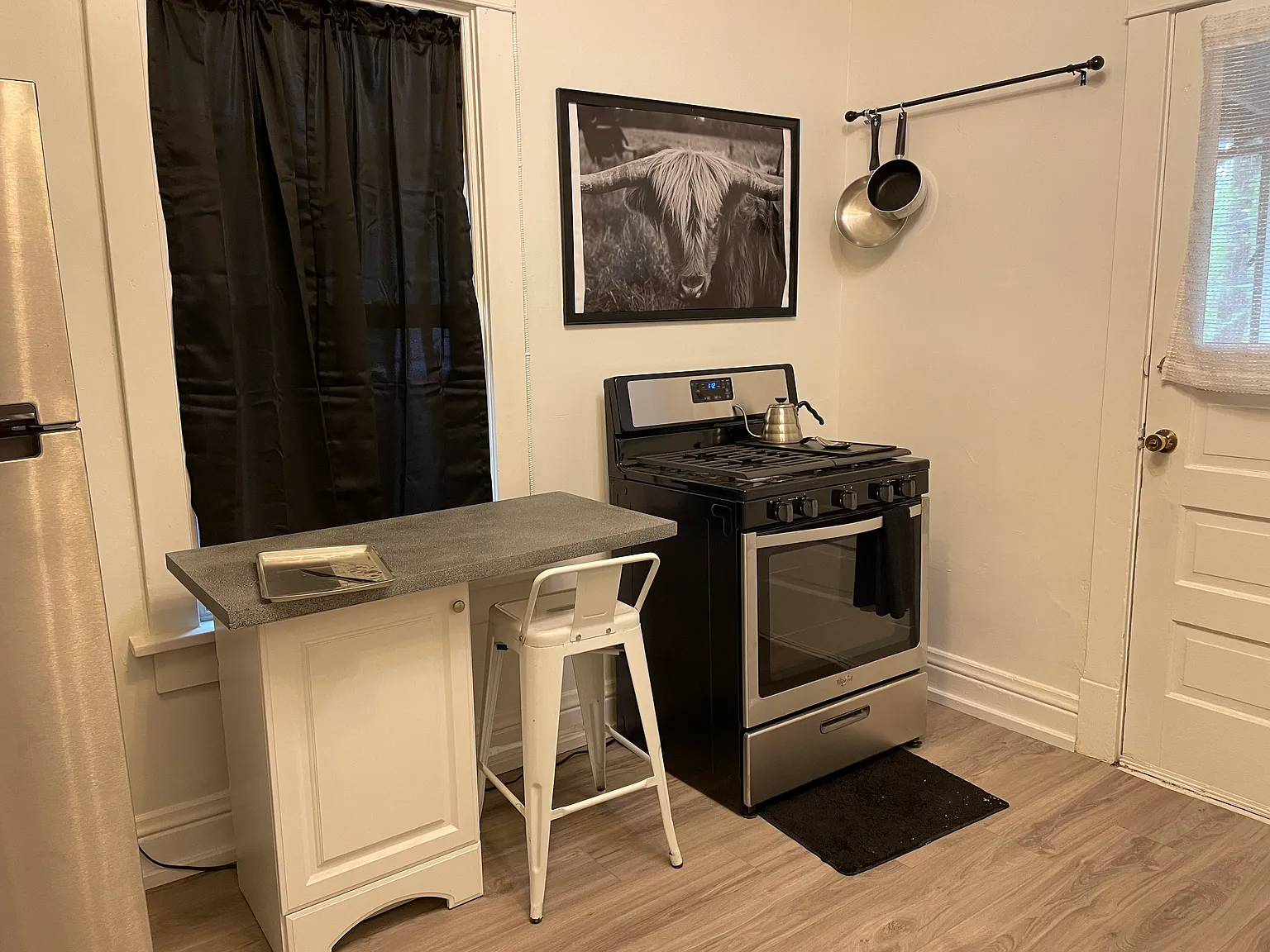 1 bed, 900 sqft, $1,200 — Photo 2
