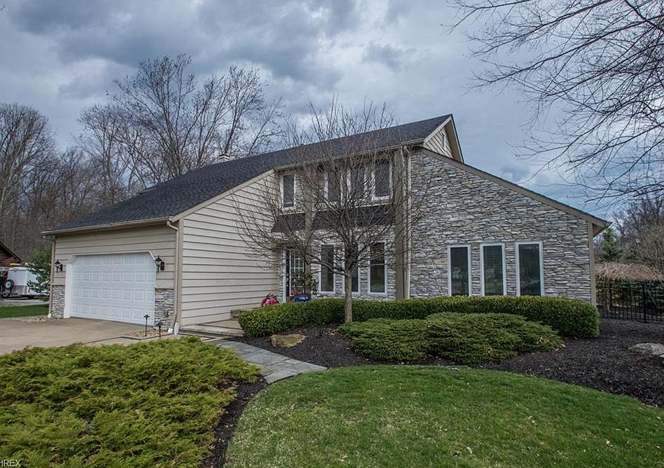 1st image of 32404 Stoney Brook Dr