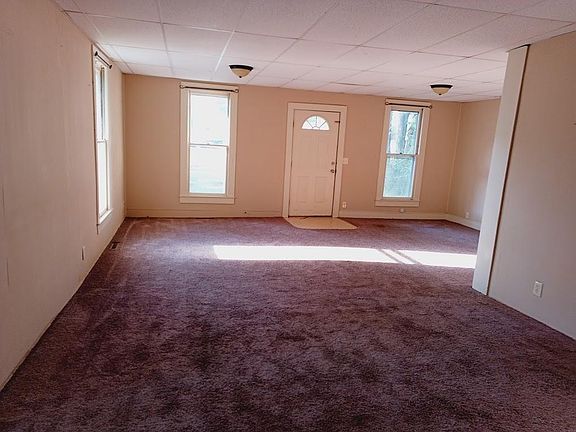 4th image of 414 E 5th St