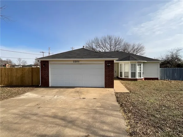 2201 Chanel St, Siloam Springs, AR 72761