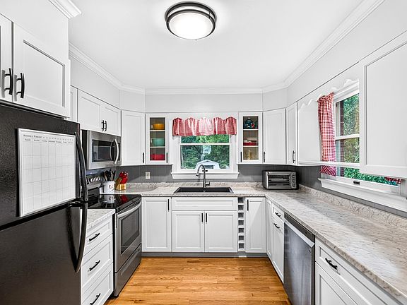 2nd image of 609 W Bank St