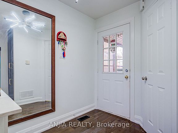 2nd image of 17 Kenborough Ct