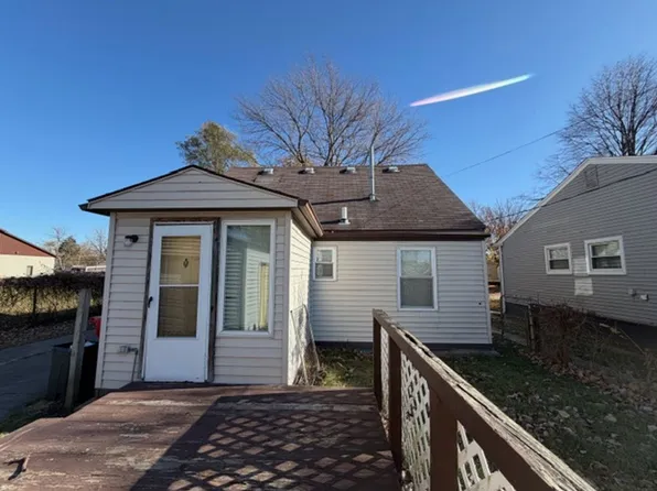 28399 Felician St, Roseville, MI 48066