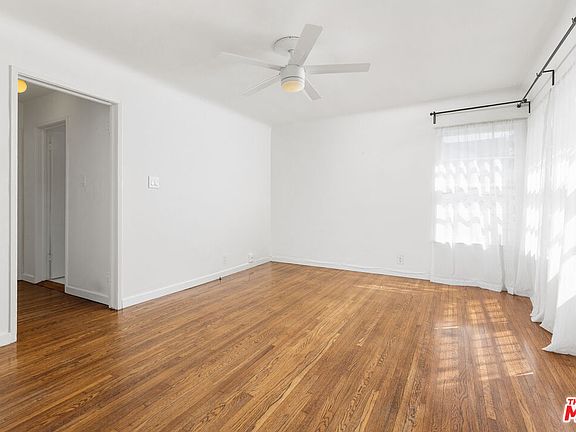 5th image of 425 W Riverside Dr