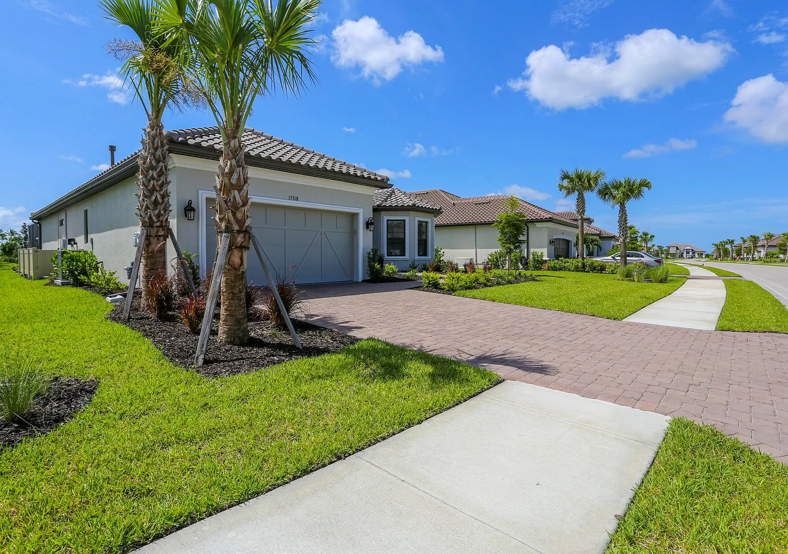 Brand New** Stunning Pool Home**Professionally Decorated**3 Beds + Den/ 3 Full Baths Esplanade By... — Photo 3