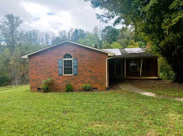 5746 Iron Bridge Rd, Stuart, VA 24171