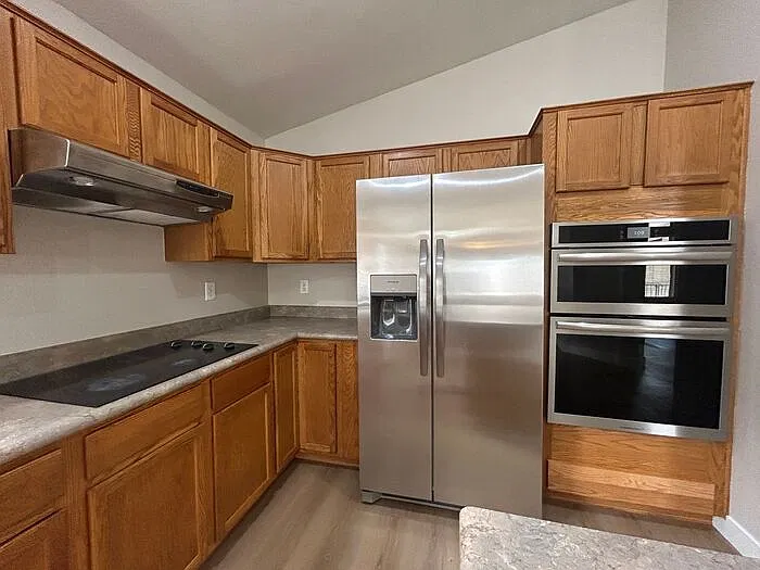3 bed, 2.0 bath, 1937 sqft, $1,995 — Photo 2