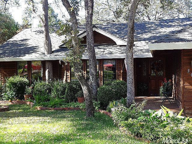 2nd image of 3038 Latham Ln