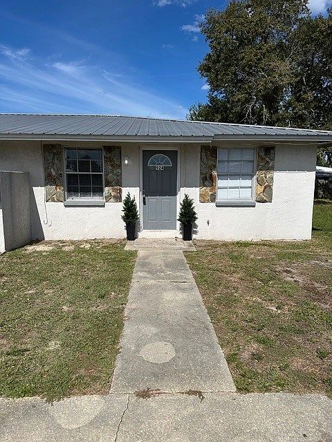 1st image of 924 Bradley Cir #924