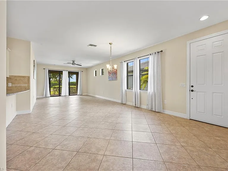 8010 Helena Ct — Photo 4