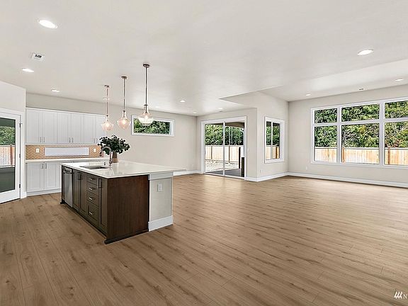 4th image of 10925 71st Ave E