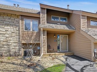 27 Poplar Rdg, Galena, IL 61036
