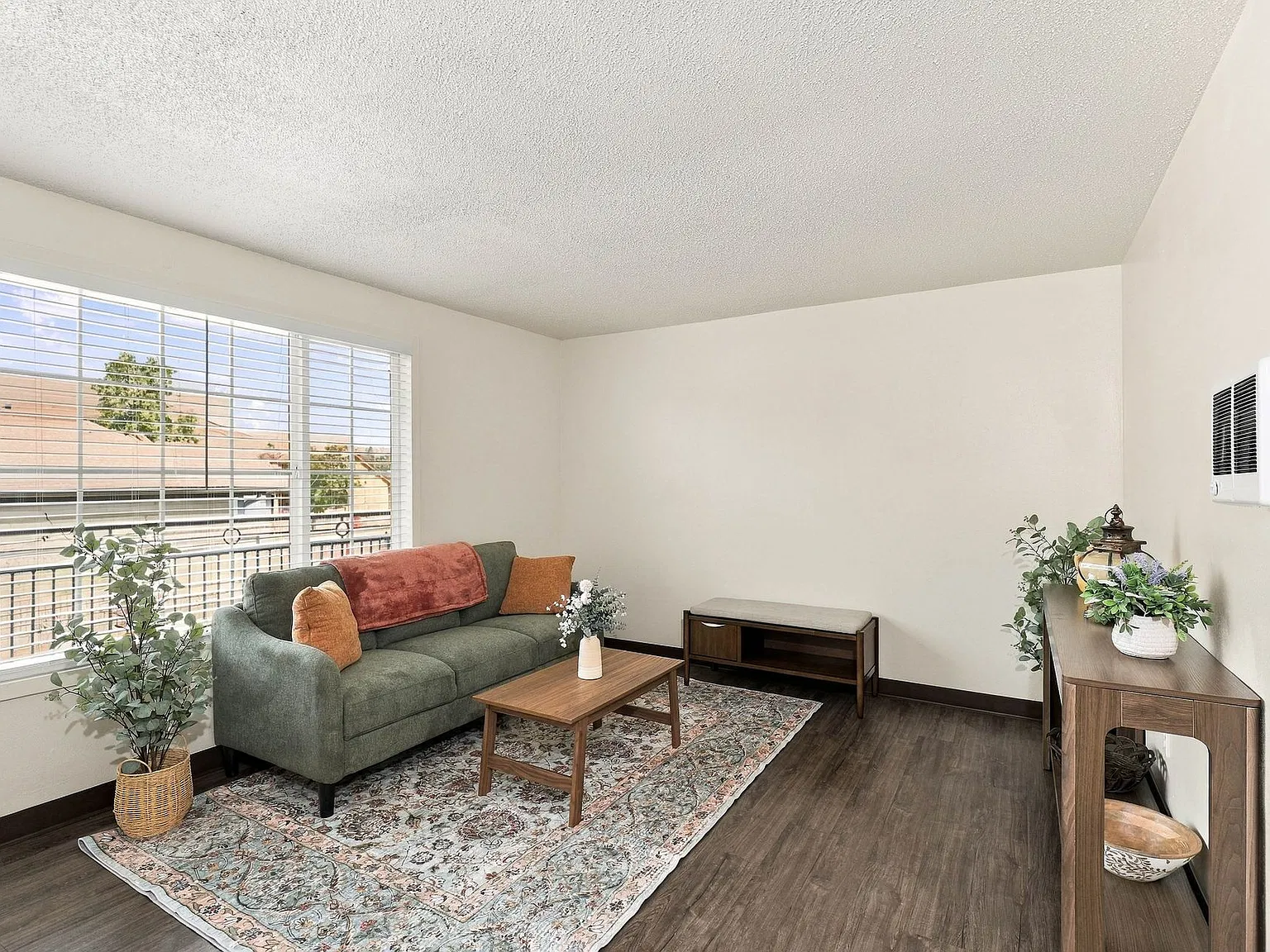 Grant Apartments — Photo 4