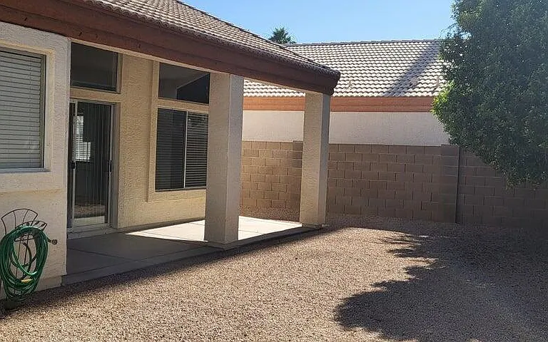1038 N Columbus Dr — Photo 15