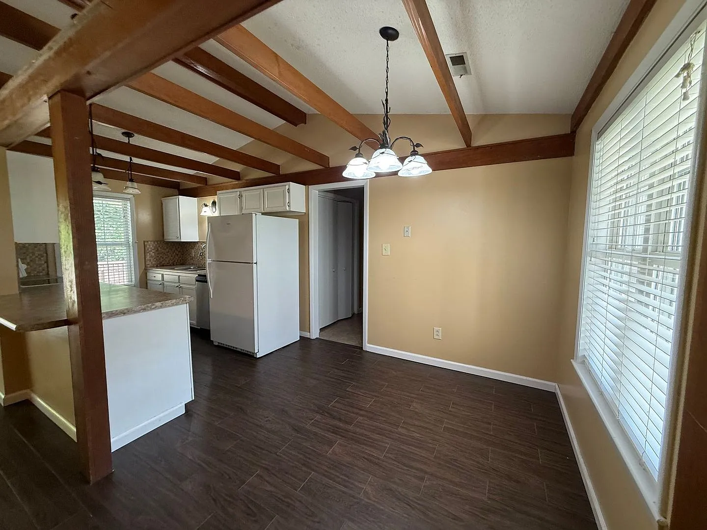 3 bedroom, 2 bath House — Photo 3