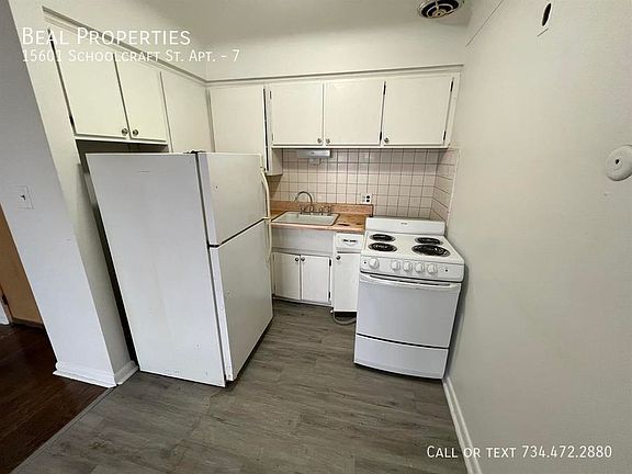 5th image of 15601 Schoolcraft St APT 7