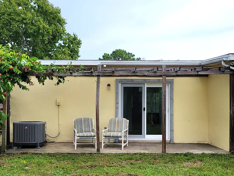 303 Georgetown Ave — Photo 4