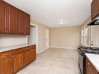 6 Surrey Ln — Photo 11