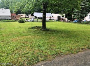 111 Bear Ln, Hawley, PA 18428