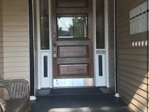 2nd image of 626 Richmond Ave APT 1