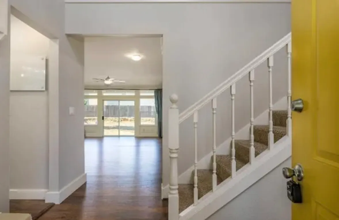3 bed, 2.5 bath, 1945 sqft, $2,850 — Photo 2