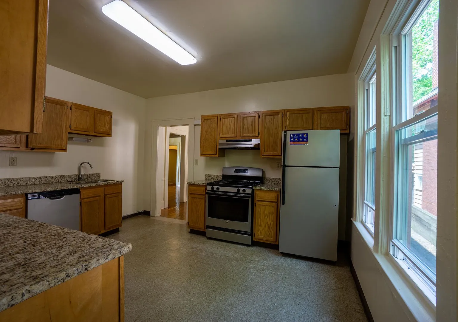 853 Maryland Apt 1 - Available 6/1/2027 - Spacious 4 Bedroom Apartment — Photo 3