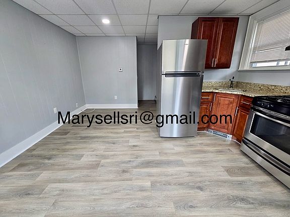 3rd image of 991 Lonsdale Ave #1F