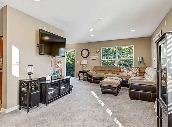 3rd image of 257 Wildmeadow Ln